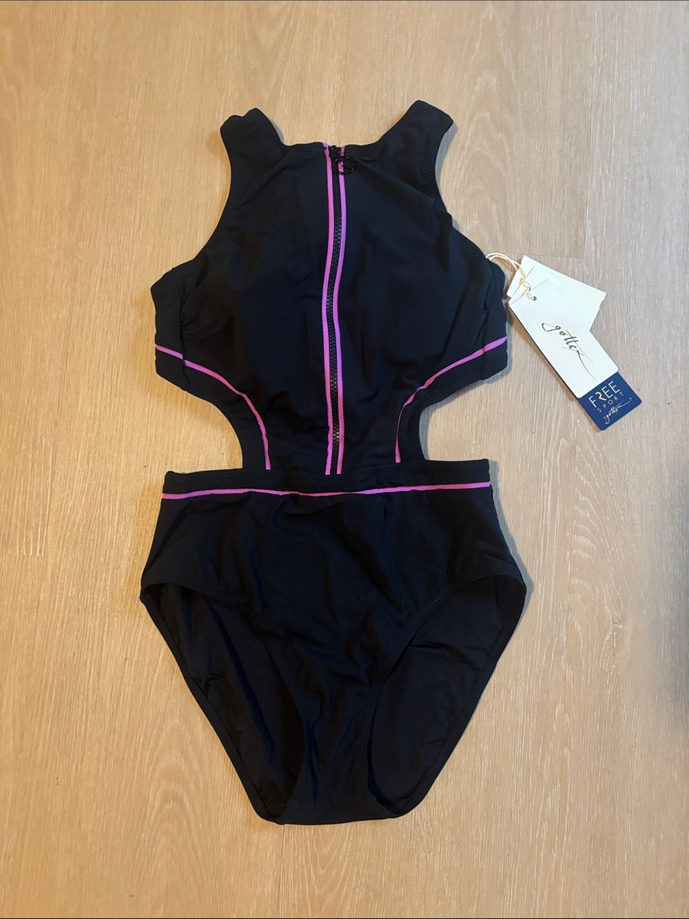 NWT Gottex Free Sport Duke High Neck Cut Out One Piece size 4